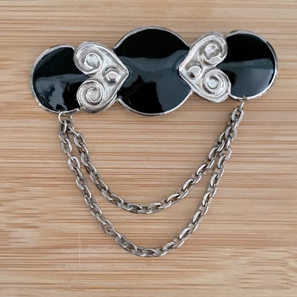 Jewelry - Vintage Black and Silver Chain and Heart Brooch